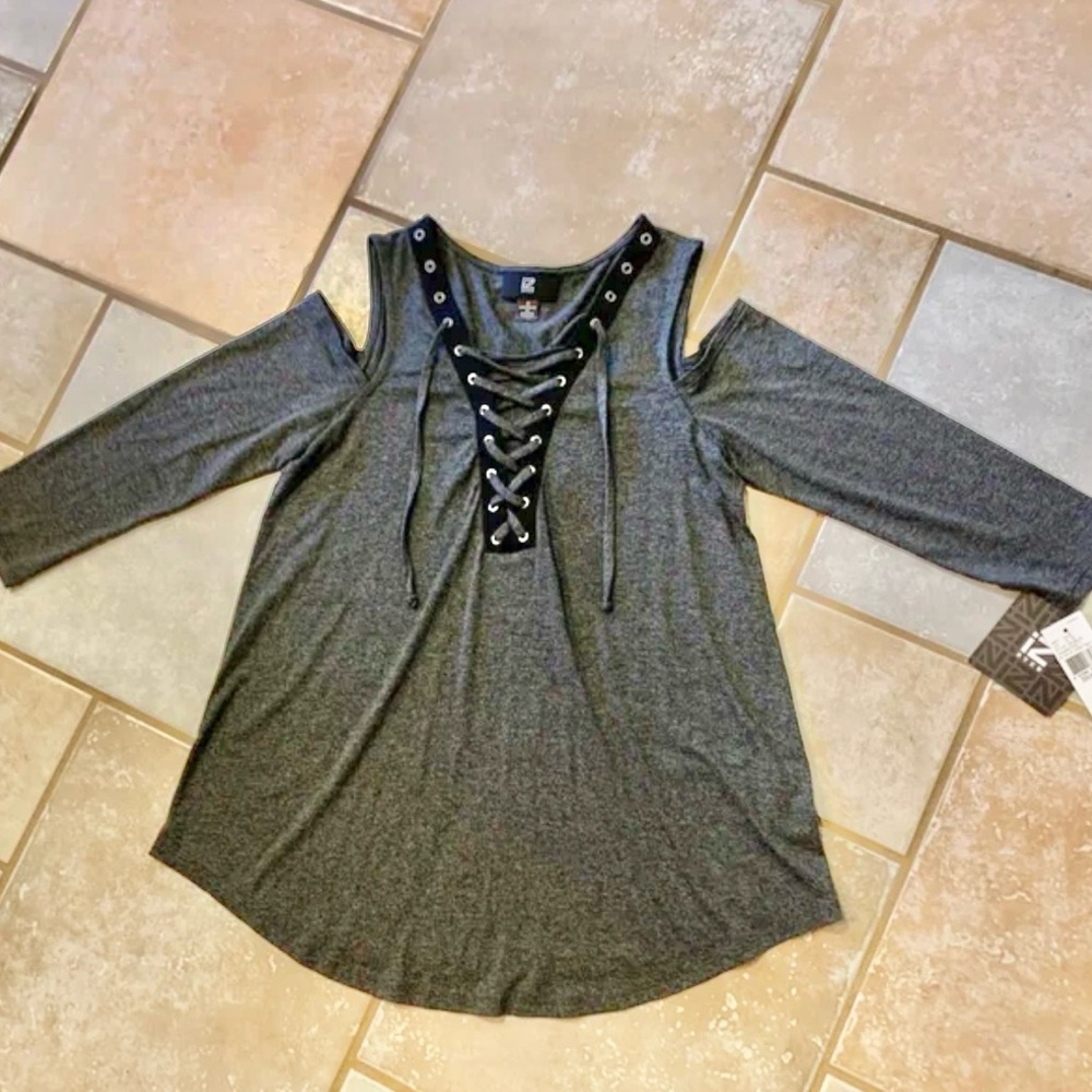 IZ Byer cold shoulder top. Gray and black. Sz S. Brand new with tags - Picture 3 of 6
